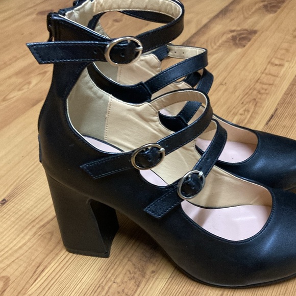 Gorgeous strappy heels size 8 - Picture 4 of 4